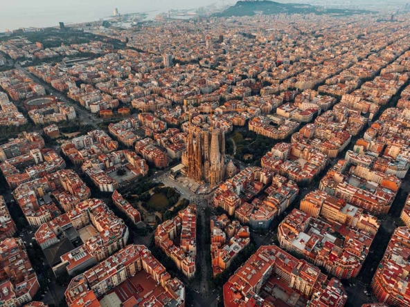 Foto Eixample Barcelona con la Sagrada Familia